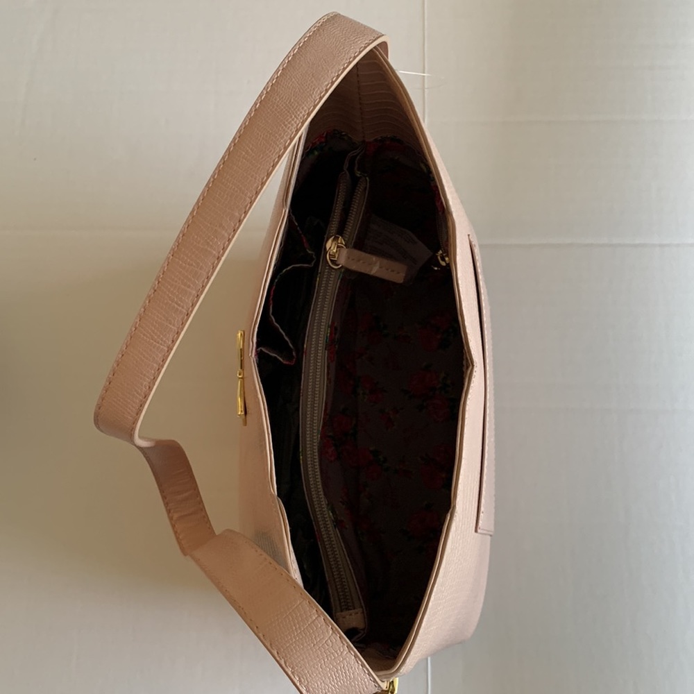 BETSY JOHNSON.Croc embossed pink faux leather structured shoulder bag w/… - Picture 13 of 15